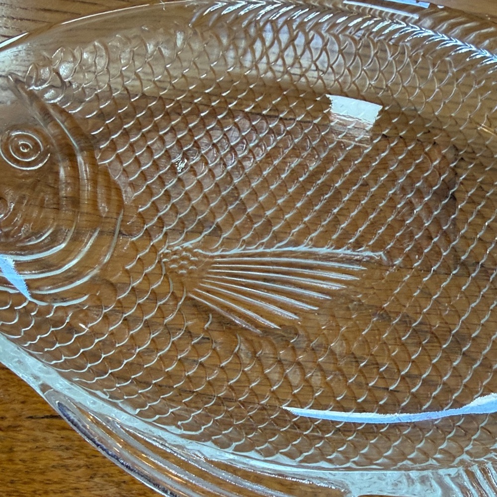 Clear Glass Fish-Shaped Dish - Picture 3 of 10